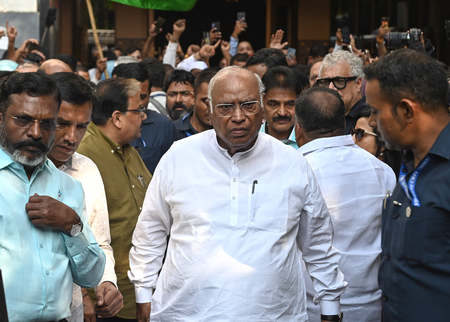 परिसीमन विधेयक पर सर्वदलीय बैठक बुलाने के लिए खड़गे ने पीएम मोदी को लिखा पत्र