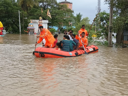 आंध्र प्रदेश के श्रीकाकुलम जिले में भारी बारिश से कई गांव हुए जलमग्न