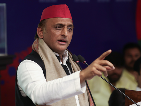 'लखनऊ एक्सप्रेस' का इंजन फेल हो गया है, राजनाथ सिंह की प्रेस कॉन्फ्रेंस पर अखिलेश का तंज