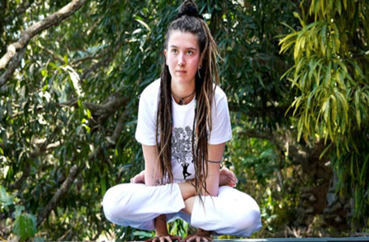 पेट की चर्बी घटाए और एकाग्रता बढ़ाए, जानिए 'कुक्कुटासन' के कमाल के फायदे