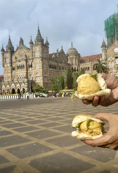 विश्व वड़ा पाव दिवस पर अश्विनी वैष्णव ने शेयर किया मुंबई का पसंदीदा स्नैक