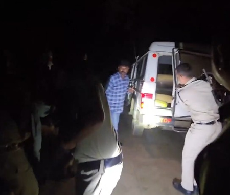 मध्य प्रदेश : सागर जहरीली शराब कांड का मुख्य आरोपी पुलिस मुठभेड़ में घायल, साथी समेत गिरफ्तार