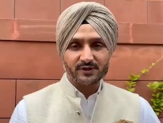 पीएम मोदी से मिलना सौभाग्य, गृह मंत्री शाह से पंजाब में खेलों के विकास पर चर्चा हुई: हरभजन सिंह