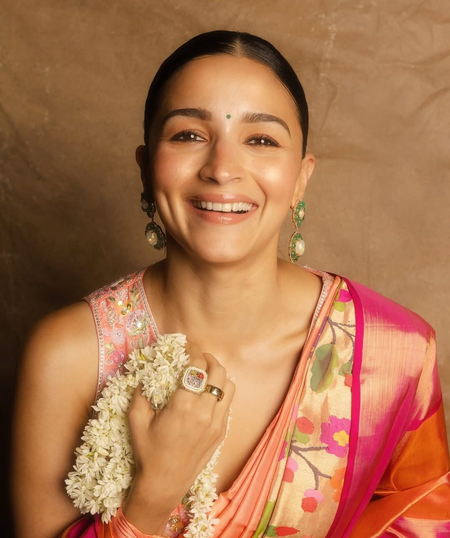 आलिया भट्ट ने पिता महेश भट्ट को बताया नाटकीय, बोलीं- उनके साथ कई मजेदार यादें जुड़ी हैं