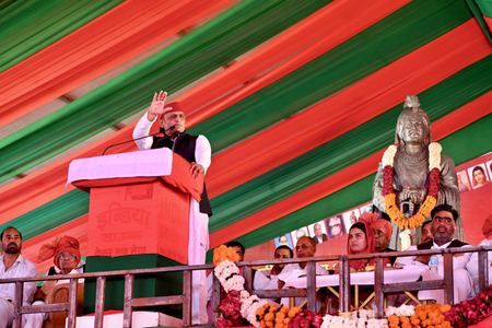 दादरी में अखिलेश यादव ने महिलाओं के लिए की ये बड़ी घोषणा, भाजपा सरकार पर साधा निशाना