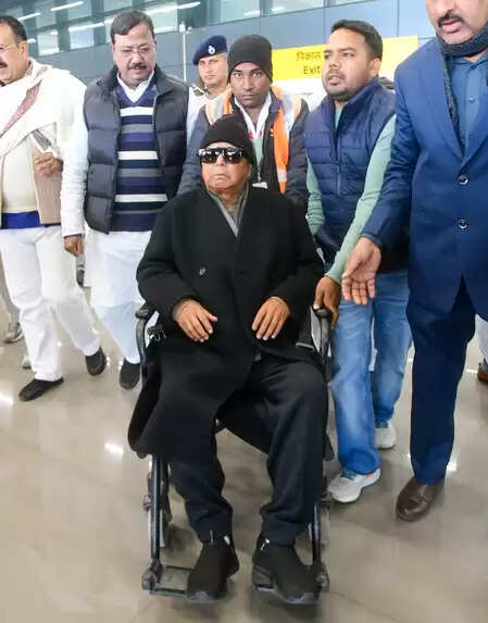 जमीन के बदले नौकरी का मामला: दिल्ली अदालत में सुनवाई के बाद लालू प्रसाद पटना लौटे