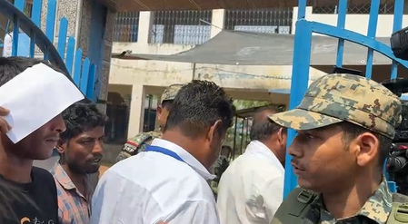 पश्चिम बंगाल में वोटिंग के बीच मुर्शिदाबाद में बवाल, टीएमसी और एयूजेपी के समर्थकों में झड़प