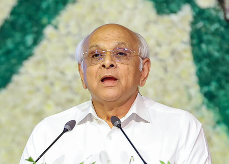 गुजरात के मुख्यमंत्री ने राज्य के बजट में 4 लाख करोड़ रुपए की वृद्धि का जिक्र किया