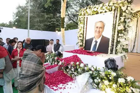 दिल्ली की मुख्यमंत्री रेखा गुप्ता ने स्वराज कौशल को श्रद्धांजलि दी