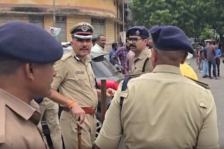 गुजरात पुलिस ने शराब तस्करी गिरोह के खिलाफ की कार्रवाई, दो लोग गिरफ्तार