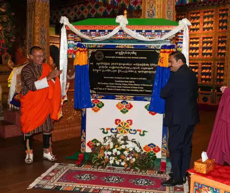 भूटान के साथ स्थिरता और विश्वास पर आधारित साझेदारी को और मजबूत करेंगे : गौतम अदाणी