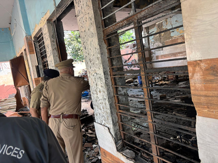 गाजियाबाद: रामलीला मैदान में रावण का पुतला बनाते समय विस्फोट; पांच घायल, दो दीवारें गिरीं