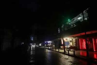 अमेरिका के सैन फ्रांसिस्को में पसरा अंधेरा, 130,000 घरों की गई बिजली