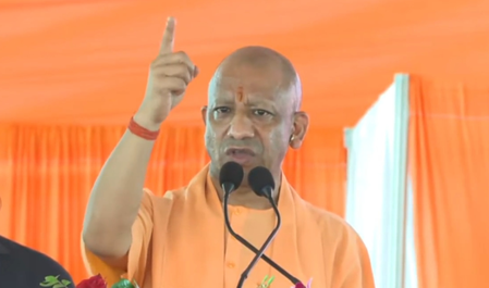 मीरजापुर में शिक्षक सम्मेलन में सीएम योगी का विपक्ष पर हमला, बोले-सैफई सिंडिकेट के लोगों का कब्जा था नौकरियों पर