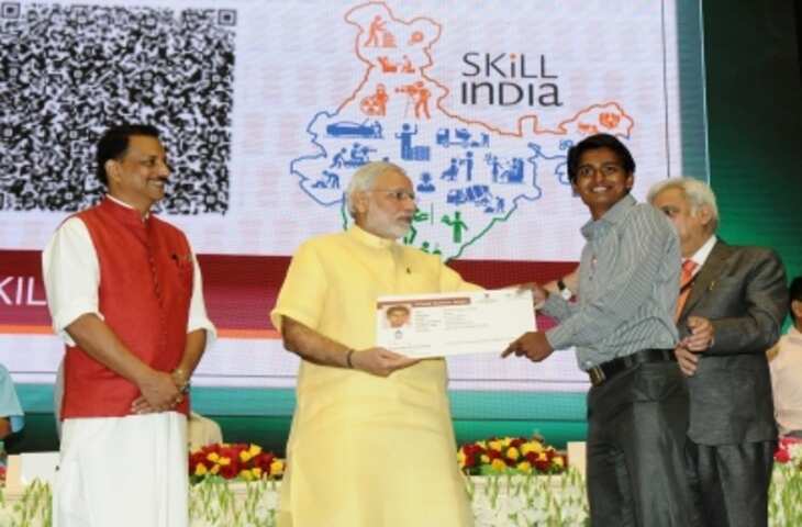 पीएमकेवीवाई 4.0 के तहत 38 क्षेत्रों में 27 लाख से ज्यादा युवाओं को दिया गया कौशल प्रशिक्षण: केंद्र