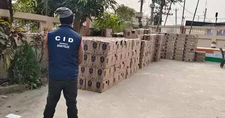 बिहार में बड़े ड्रग रैकेट का भंडाफोड़, नशीले पदार्थ और हथियार जब्त