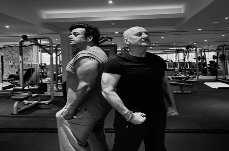 अनुपम खेर ने रवि किशन के साथ जिम से शेयर की 'पावरफुल' तस्वीर