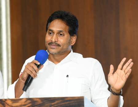 जगन ने वाईएसआरसीपी कार्यकर्ताओं से स्थानीय निकाय चुनावों के लिए तैयार रहने को कहा