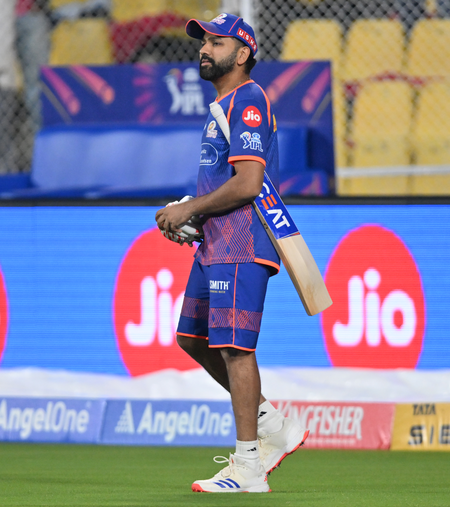 रोहित शर्मा पंजाब किंग्स के खिलाफ मैच से बाहर रह सकते हैं: रिपोर्ट