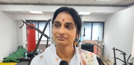 असदुद्दीन ओवैसी के बयान पर भाजपा नेता माधवी लता का तंज, बोलीं- 'पहले एक दिन पैदल चलकर दिखाएं'