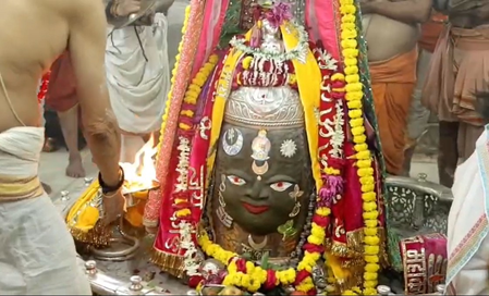 बाबा महाकाल का भांग, चंदन और भस्म से भव्य शृंगार; रजत चंद्र-त्रिशूल और मुकुट धारण कर भक्तों को दिए दर्शन