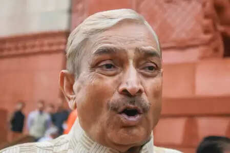 'संचार साथी' ऐप पर विवाद, प्रमोद तिवारी बोले- ये तानाशाही की ओर कदम