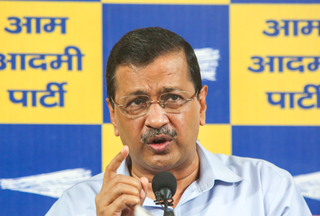पहले जानकारी दुरुस्त करें केजरीवाल जी! जब इराक-अमेरिका लड़ ही नहीं रहे तो पीएम मोदी इससे उपजे हालात को लेकर देश को क्या बताएंगे?