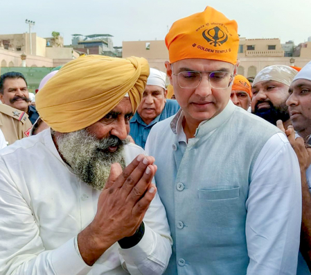 सचिन पायलट ने श्री हरमंदिर साहिब में टेका माथा, कानून-व्यवस्था को लेकर पंजाब सरकार पर साधा निशाना
