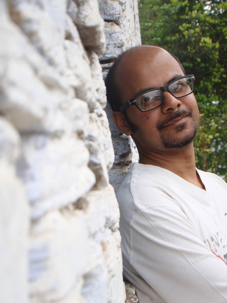 पश्चिम बंगाल में वोटिंग से पहले फेक न्यूज पर चुनाव आयोग सख्त, कवि श्रीजातो से जुड़ी खबर फर्जी