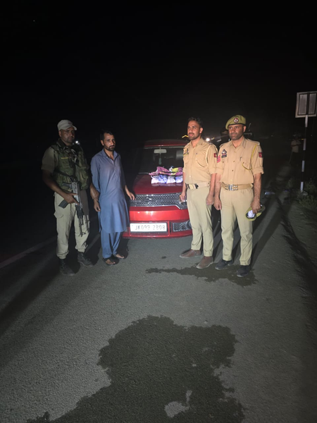 अनंतनाग में अंतर-जिला ड्रग तस्कर गिरफ्तार, 20 करोड़ रुपये की 2.613 किलो हेरोइन बरामद