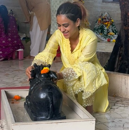 भोलेनाथ की भक्ति में लीन दिखीं निया शर्मा, पूजा-अर्चना कर शेयर किया खास पोस्ट