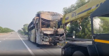 ग्रेटर नोएडा बस हादसा: राष्ट्रपति और उपराष्ट्रपति ने जताया दुख, पीएम मोदी ने की पीड़ित परिजनों के लिए मुआवजे की घोषणा