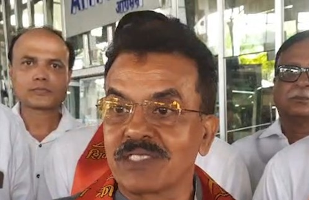 शिवसेना (यूबीटी) के 6 सांसदों की मान्यता पर सियासी घमासान, संजय निरुपम बोले- उद्धव ठाकरे की पार्टी खत्म हो रही है