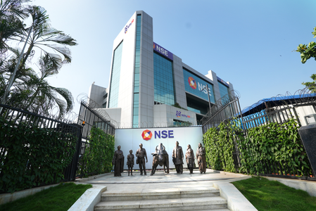 एनएसई के आईपीओ पर कानूनी अड़चन, बॉम्बे हाईकोर्ट में लंबित याचिका में लिस्टिंग प्रक्रिया रोकने की मांग