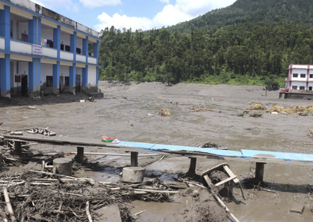 नेपाल में ग्लेशियल झीलें फटने का खतरा बढ़ा, 47 लेक्स से कभी भी आ सकती है तबाही