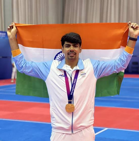 एशियन गेम्स: ओपनिंग सेरेमनी में तेजिंदरपाल तूर की जगह पवन सहरावत होंगे भारत के फ्लैग-बेयरर