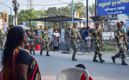 बंगाल चुनाव: निर्वाचन आयोग ने वोटरों के लिए टोल-फ्री नंबर लॉन्च किया