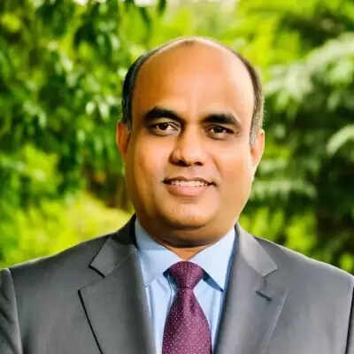 विदेशी मेहमानों से न मिलने देने के आरोप पर राहुल गांधी पर अखिलेश मिश्रा का पलटवार