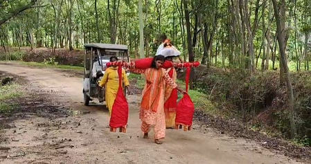 गो संरक्षण का संदेश लेकर 21 लीटर गंगाजल के साथ बाबा धाम के लिए पैदल निकलीं कुसुम कुमारी