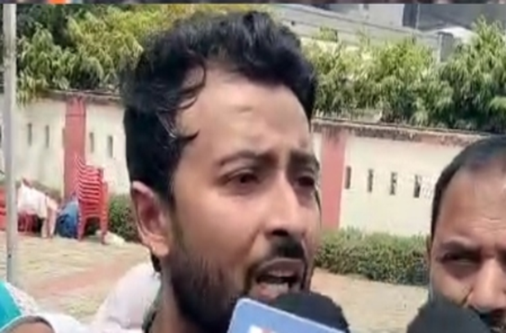 बीएसएफ सब इंस्पेक्टर मोहम्मद इम्तियाज का पार्थिव शरीर देख बेटे इमरान की आंखें नम, कहा- मुझे पिता पर गर्व है