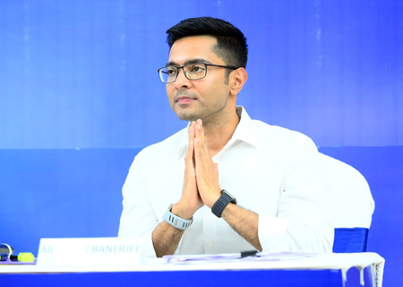 अवैध निर्माणों के संबंध में केएमसी के नोटिस का जवाब देने के लिए अभिषेक बनर्जी ने मांगा समय