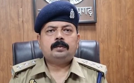 प्रतापगढ़ पुलिस का एक्शन, अतीक के बेटे उमर अहमद के काफिले की दो लग्जरी कार प्रयागराज से जब्त