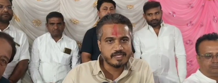 रोहित पवार ने एकनाथ शिंदे पर साधा निशाना, कहा-मेला समर्पित करने के बजाय किसानों को प्रति हेक्टेयर एक लाख आर्थिक मदद दें