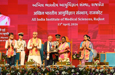 एम्स राजकोट के पहले दीक्षांत समारोह में राष्ट्रपति का संबोधन, मानवीय मूल्यों और तकनीक के संतुलन पर जोर