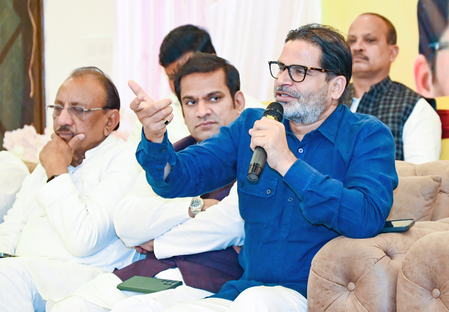 'अगर विजय अकेले लड़ेंगे चुनाव तो पाएंगे बहुमत', प्रशांत किशोर का 2025 का दावा हुआ सच, अब वीडियो हो रहा वायरल