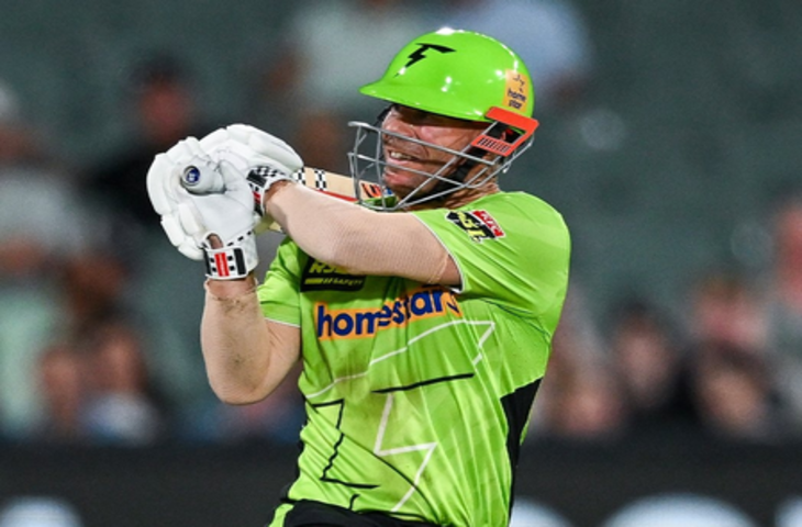 बीबीएल: डेविड वॉर्नर की तूफानी पारी बेकार, स्ट्राइकर्स ने थंडर्स को 6 रन से हराया