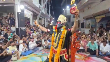 एमपी के खरगोन की 408 साल पुरानी खप्पर परंपरा, देर रात मां महाकाली के दर्शन के लिए जुटे हजारों श्रद्धालु