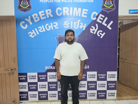 गुजरात पुलिस ने 19.60 लाख रुपए के धोखाधड़ी मामले में फरार आरोपी को गिरफ्तार किया
