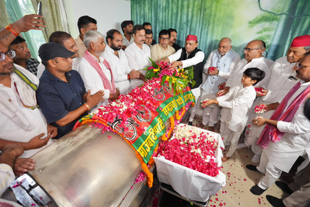 राम गोविंद चौधरी समाजवादी विचारों के 'प्रकाश-स्तंभ' थे : अखिलेश यादव