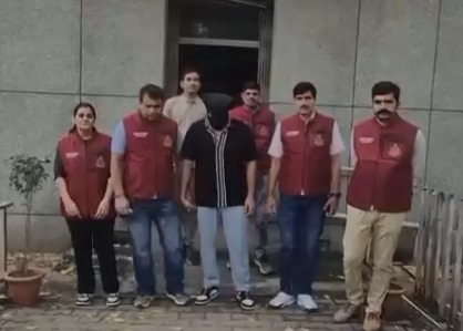 दिल्ली क्राइम ब्रांच की बड़ी कामयाबी, 30 लाख के साइबर फ्रॉड का नेटवर्क ध्वस्त, मुख्य हैंडलर जयपुर एयरपोर्ट से गिरफ्तार